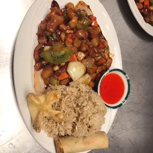 Kung Pao Chicken (lunch comes with egg roll, cheese wonton, soup and rice )