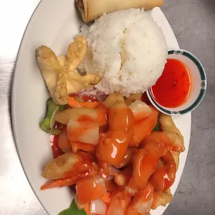 Lunch Sweet and Sour Chicken (lunch comes with egg roll, cheese wonton, soup and rice )