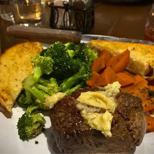 Filet mignon with any thyme carrots and perfectly seasoned broccoli.