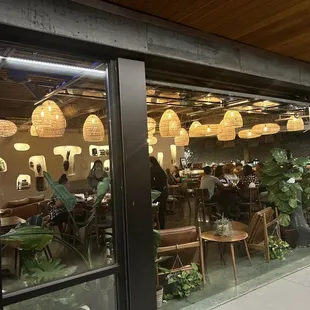 Outside ambiance