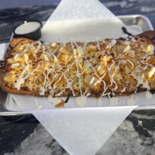 Buffalo chicken flatbread