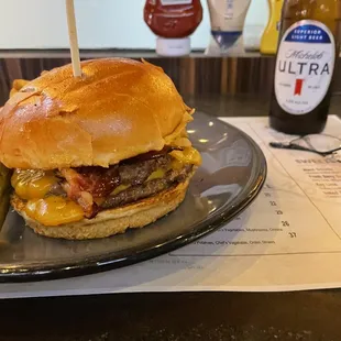 Great burg I was starving. Good looking!