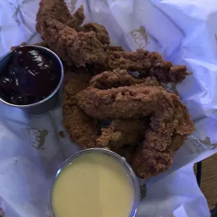 food, fried chicken wings, poultry, bbq wings, chicken wings, fried chicken, bbq chicken, chicken wings and fried chicken, chicken