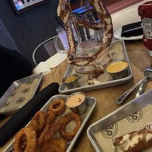 Pretzel and onion rings starter