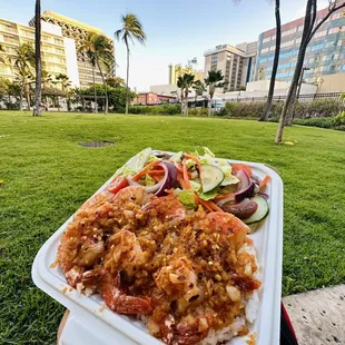 Enjoy your meal in a peaceful environment just 1 min away from the busy Kalakaua Ave