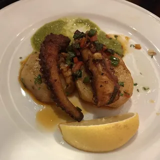 Pulpo con Salsa Verde