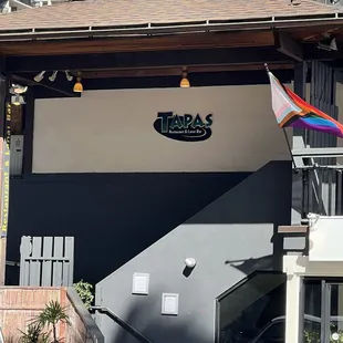 View of Tapa&apos;s from the street.