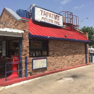 the outside of the restaurant