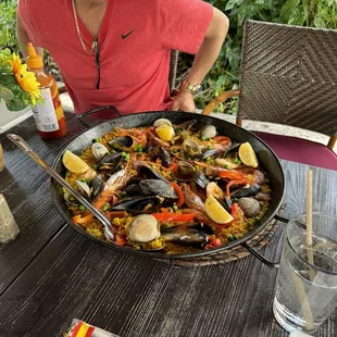 The Paella de Marisco was five stars!