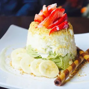 a dessert with bananas and strawberries