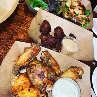 food, chicken wings and fried chicken