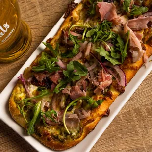 Pesto Prosciutto &amp; Fig Flatbread