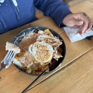 Chilaquiles clasicos rojos with 2eggs and pork.