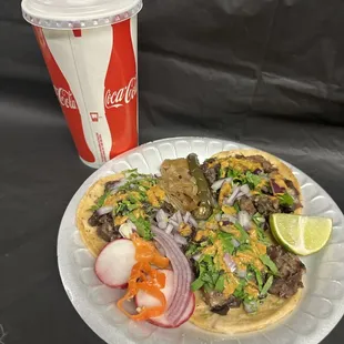 3 TACOS DE CABEZA AN A HORCHATA