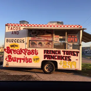 This is the food truck located in the parking lot of the gas station. NOT here on the weekends!