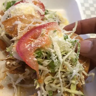 2 tostadas de carnitas
