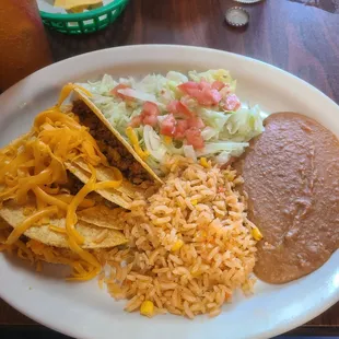 Lunch Special: 3 Crispy Tacos, beef.