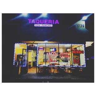 Mom-thur 8:00-12:00am fri-sun 8:00-3:00am