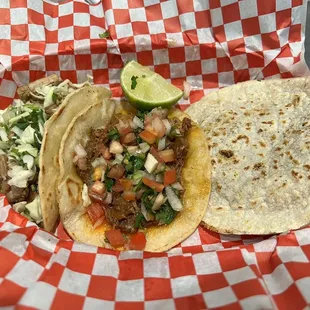 Chicken taco, Taco de Barbacoa, Deseharada Gordita.
