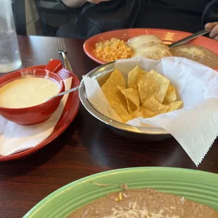 Cheese dip and chips
