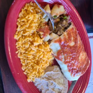 a plate of mexican food