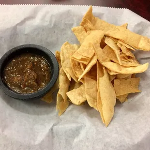 Chips and roasted pepper salsa
