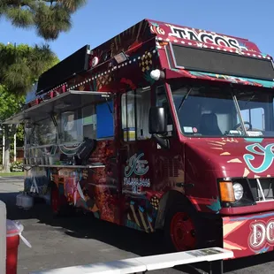 Beautiful daytime view of This Tacos Truck