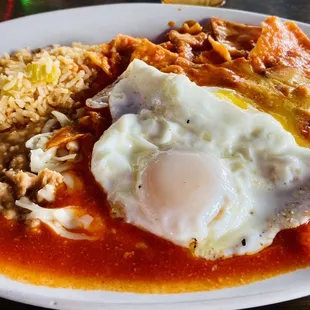Chilaquiles Rojos Con Huevo