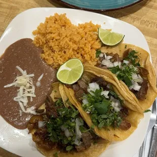 I got the carnitas Taco Dinner, everything was hot and fresh, we'll be back before we leave!