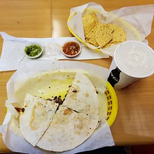 Quesadilla Suiza, Chips, Horchata