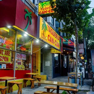 the outside of a restaurant