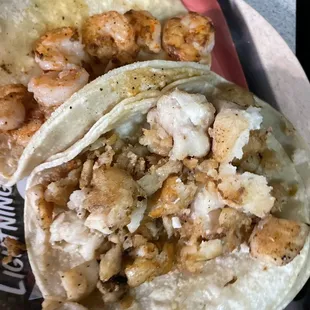 wt kind of fish is that i tink its not professional giving a fish taco looking like you grab it n smash it with you hand