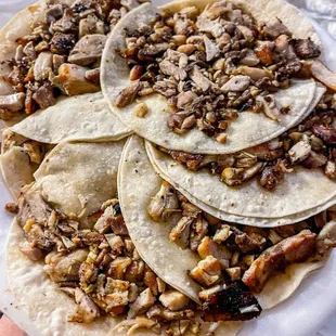 a plate of tacos