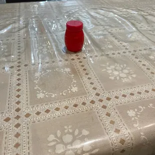 In this photo u can see the shakers and the table decorations
