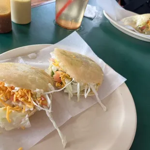 Sopes de avocado y de queso