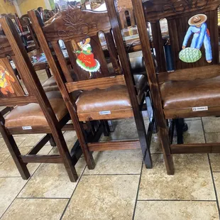 Very nice detailed tables and chairs