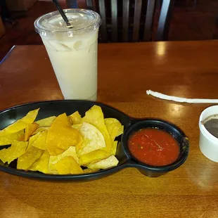 Chips, salsa, horchata