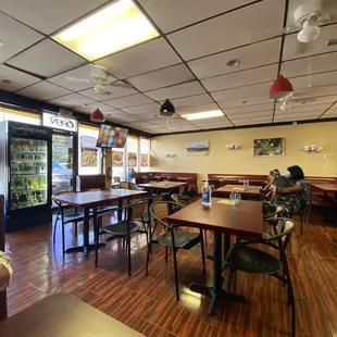 They do offer dine in right now, but 6 feet apart