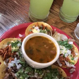 Orden de 5 tacos y agua de pepino