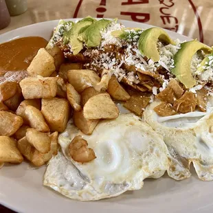 Chilaquiles Mexicanos Verdes con Pollo. One of my favorites!