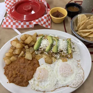 Chilaquiles Mexicanos Verdes Breakfast