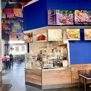 Order counter and kitchen