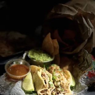 Carnitas taco, guacamole and chips