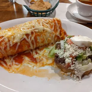 Suizo asada burrito/Barbacoa sope