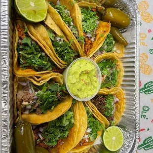 The best tacos whit delicious homemade guacamole.