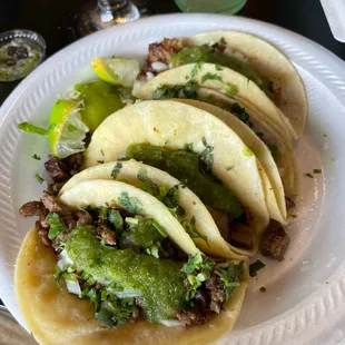 Tacos de asada, carnitas, y lengua