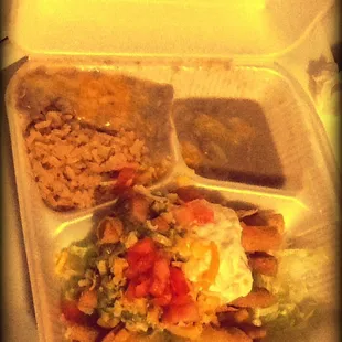 Five taquito w/guacamole and sour cream combo.