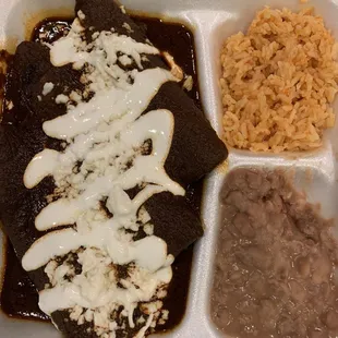 Mole enchiladas
