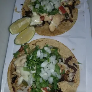 Tacos.     De pollo y camaron