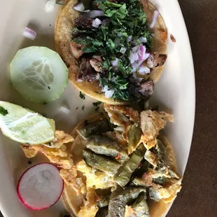 Taco de barbacoa y un taco de nopal con huevo! Absolutely delicious.